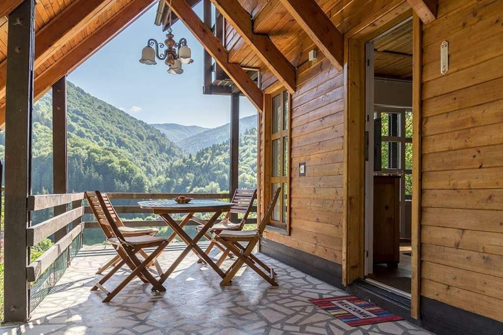 Florile Bucegilor Villa Sinaia Eksteriør bilde